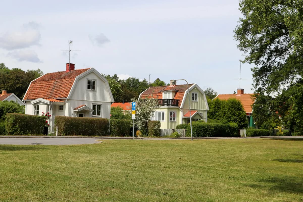 Residential home before attic and exclusion service